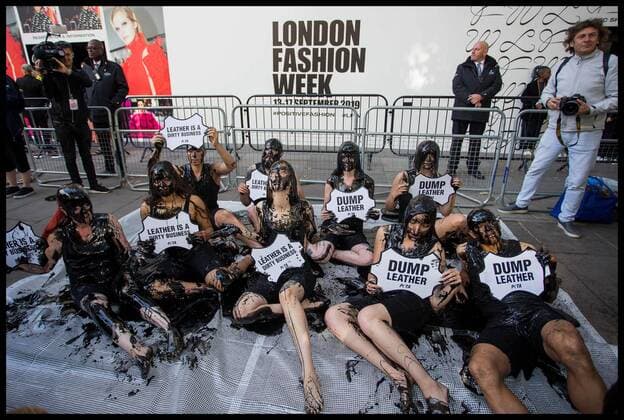 . 13 09 2019. London, United Kingdom. PETA Leather protest at London Fashion Week. PETA supporters pour buckets of black toxic slime over their heads at London Fashion Week to draw attention to the hazardous waste associated with the leather industry. Signs on the buckets read, Leather Is a Dirty Business and Dump Leather .  xMartynxWheatleyx xi-Imagesx IIM-20145-0018