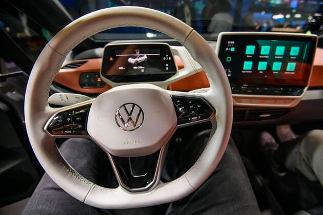 10.09.2019, xkvx, Wirtschaft Automobil, IAA 2019 - Internationale Automobil Ausstellung emwirt, empoli, v.l. Volkswagen ID.3 VW Auto E-Auto E-Mobil Elekroauto Elektromobil Lenkrad Armaturenbrett Cockpit Frankfurt am Main *** 10 09 2019, xkvx, Economy Automotive, IAA 2019 International Automobile Exhibition emwirt, empoli, v l Volkswagen ID 3 VW Auto E Auto E Mobil Elekroauto Elektromobil Lenkrad Dashboard Cockpit Frankfurt am Main
