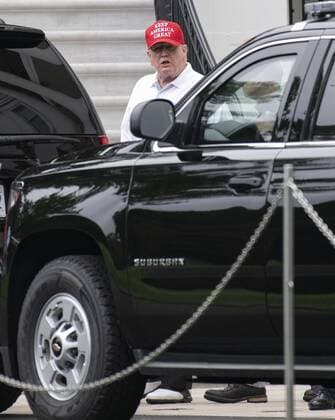September 14, 2019, Washington, District of Columbia, USA: United States President Donald J. Trump departs the White House in Washington, DC en route to the Trump National Golf Club in Sterling, Virginia on Saturday, September 14, 2019. He is wearing a red baseball cap with white letters that read Keep America Great. Washington USA - ZUMAs152 20190914_zaa_s152_003 Copyright: xRonxSachsx