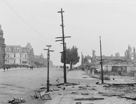 Van Ness Avenue, Limit of Fire, after Earthquake, San Francisco, California, USA, Detroit Publishing Company, 1906  Copyright: CircaxImages ghi-circa00661