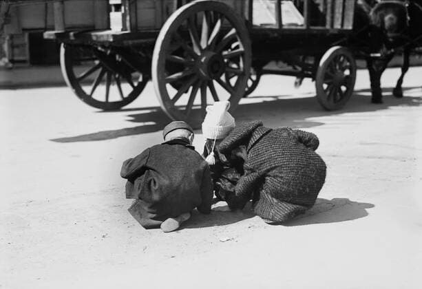 Three Children Playing in Street, New York City, New York, USA, Bain News Service, 1909  Copyright: CircaxImages ghi-circa01585