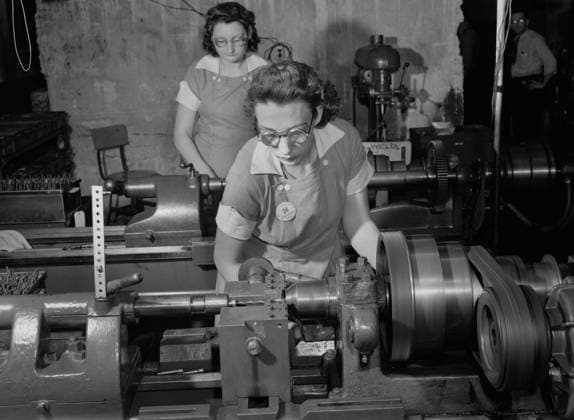 Two Female Workers Operating Lathe Machines at Drill and Tool Plant that Manufactures Drills for use in all War Production Industries, Republic Drill and Tool Company, Chicago, Illinois, USA, Ann Rosener, Office of War Information, August 1942 Editorial Use Only  Copyright: CircaxImages ghi-circa04491