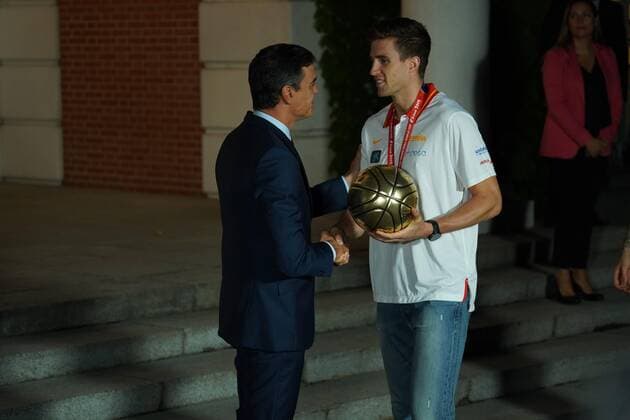 Spanish President Pedro Sanchez at a reception to honour the Spain Basketball team after their victor y in the 2019 China Basketball FIBA World Cup at Moncloa Palace in Madrid on Monday, 16 September 2019 Cordon Press