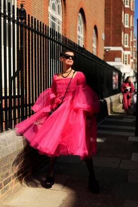 A chic showgoer attending the show during London Fashion Week September 14, 2019 - LFW: Spring 2020 Street Style Day 1, London England United Kingdom  Copyright: xRunwayxManhattan ValentinaxRaniex SS20LNDVR1409019070