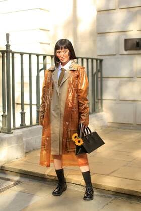 A chic showgoer attending the show during London Fashion Week September 14,2019 - LFW: Spring 2020 Street Style Day 1, London England United Kingdom  Copyright: xRunwayxManhattan ValentinaxRaniex SS20LNDVR1409019126