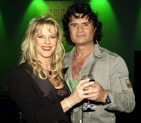 Aftershowparty nach der Fernsehaufzeichnung zu Hilfe ich bin ein Star holt mich hier raus. Berlin den 07.03.2004 Aftershowparty nach der Fernsehaufzeichnung zu Hilfe ich bin ein Star holt mich hier raus. Lisa Fitz, Costa Cordales Sports & People - Fotografie Copyright: Veröffentlichung ist honorarpflichtig! Berlin *** Aftershowparty nach der Fernsehaufzeichnung zu Hilfe I am a star gets me out of here Berlin the 07 03 2004 Aftershowparty nach der Fernsehaufzeichnung zu Hilfe ich bin ein Star gets me out of here Lisa Fitz, Costa Cordales Sports People Photography Publication is subject to fee Berlin