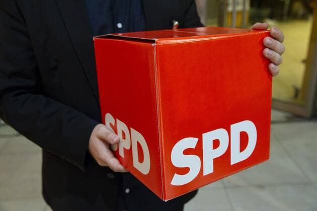 SPD cube for the submission of questions to the SPD regional kiln border for the presentation of candidates for party chairmanship in Berlin on 17 September 2019 SPD regional kiln border in Berlin presentation of candidates for party chairmanship