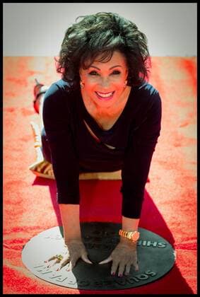 Bilder des Jahres 2019, Entertainment 09 September Entertainment Themen der Woche KW38 Entertainment Bilder des Tages . 18 09 2019. London, United Kingdom. Dame Shirley Bassey Unveils Handprints. Wembley Arena. Dame Shirley Bassey unveils her handprints In The ÔSquare Of FameÕ at the Sse Arena, Wembley, In Wembley Park  xMartynxWheatleyx xi-Imagesx IIM-20161-0011