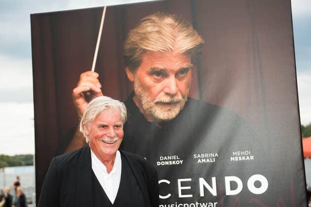25. JFBB, Jüdische Filmfestspiele, Film CRESCENDO, Peter Simonischek Peter Simonischek, österreichischer Schauspieler, vor dem Plakat zum Film Crescendo, anlässlich der Eröffnung der 25. Jüdischen Filmfestspiele Berlin und Brandenburg, Hans-Otto-Theater, Potsdam. Berlin Berlin Deu *** 25 JFBB, Jewish Film Festival, film CRESCENDO, Peter Simonischek Peter Simonischek, Austrian actor, in front of the poster for the film Crescendo, on the occasion of the opening of the 25 Jewish Film Festival Berlin and Brandenburg, Hans Otto Theater, Potsdam Berlin Berlin Deu