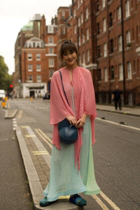 A chic showgoer attending the show during London Fashion Week September 16, 2019 - LFW: Spring 2020 Street Style Day 3, London England United Kingdom  Copyright: xValentinaxRanierix VRLFWDay20190916_MAS81