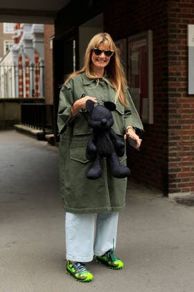 A chic showgoer attending the show during London Fashion Week September 16, 2019 - LFW: Spring 2020 Street Style Day 3, London England United Kingdom  Copyright: xValentinaxRanierix VRLFWDay20190916_MAS186