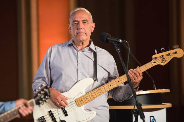 Shimon Peres Prize 2019, Yoni Peres Yoni Peres, son of Shimon Peres, here with his band, on the occasion of the award of the Shimon Peres Prize 2019, in the ballroom of the Red City Hall in Berlin Shimon Peres Prize 2019 Peres Prize Shimon Peres Award Yoni Peres Shimon Peres son Yoni Peres Band Time for Peace Berlin Berlin Deu