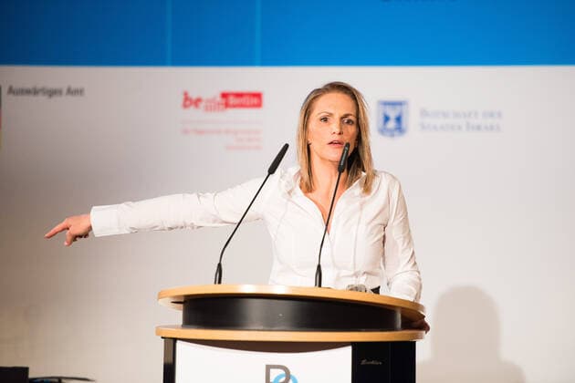 Shimon Peres Prize 2019 Mika Almog Mika Almog, granddaughter of Shimon Peres,on the occasion of a very emotional speech at the award ceremony of the Shimon Peres Prize 2019, in the ballroom of the Red City Hall in Berlin Shimon Peres Prize 2019 Peres Prize Shimon Peres Presentation Mika Almog Shimon Peres Granddaughter Emotional Speech Berlin Berlin Deu