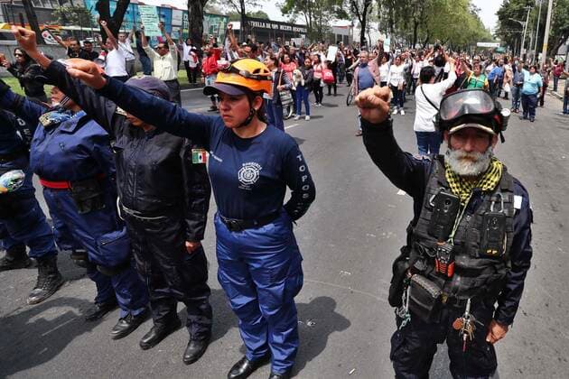September 19, 2019 EUM20190919NAC11 JPG MEXICO CITY CityCDMX Macrosimulation September 19, 2019 Aspects of the Macrosimulation that took place in Mexico City in commemoration of the earthquakes of 1985 and 2017 In the image the neighbors of the Multifamily of Tlalpan kept a minute of silence with the high punch in memory of the victims Photo Agency EL UNIVERSALDiego Simon SanchezEELG  - ZUMAu78_ 20190919_zaf_u78_009 Copyright: xElxUniversalx