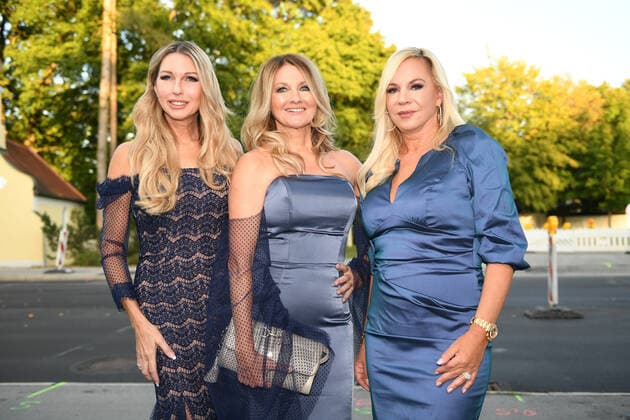Bilder des Jahres 2019, Entertainment 09 September Entertainment Themen der Woche KW38 Entertainment Bilder des Tages Dr. Sabine Piller, Frauke Ludowig und Birgit Fischer-Höper 3. Dinner Royal zu gunsten der Stiftung Deutsche Schlaganfall-Hilfe Charity, Benefiz Grünwalder Einkehr München 19. September 2019 *** Dr Sabine Piller, Frauke Ludowig and Birgit Fischer Höper 3 Dinner Royal in aid of the Stiftung Deutsche Schlaganfall Hilfe Charity, Benefiz Grünwalder Einkehr Munich 19 September 2019
