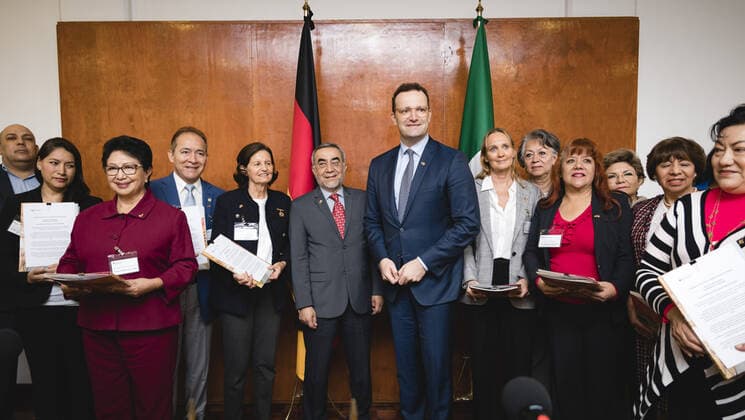 Federal Health Minister Jens Spahn CDU In the context of handing over the invitation letters to Mexican trainers of nursing staff for a seminar trip to Germany Mexico City, 20 09 2019 Mexico City Mexico Copyright: xXanderxHeinl photothek.netx