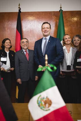 Federal Health Minister Jens Spahn CDU In the context of handing over the invitation letters to Mexican trainers of nursing staff for a seminar trip to Germany Mexico City, 20 09 2019 Mexico City Mexico Copyright: xXanderxHeinl photothek.netx