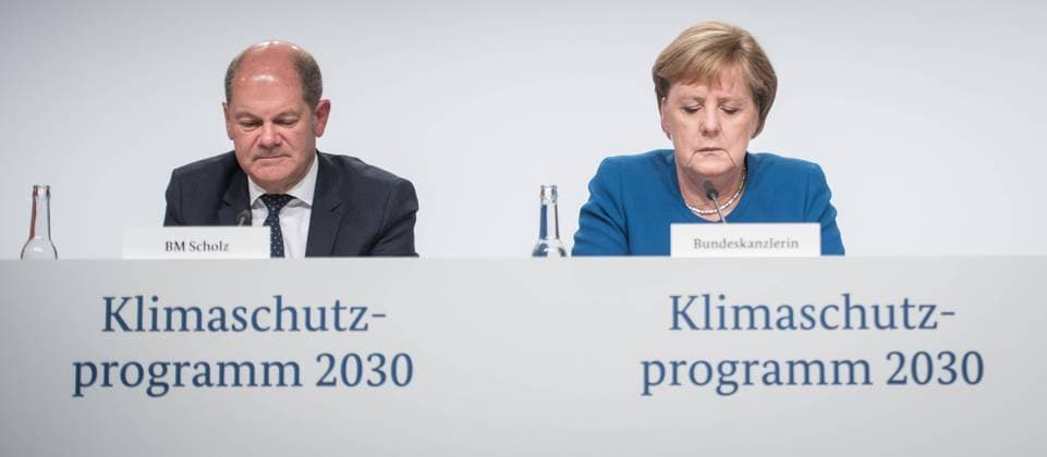 Vizekanzler und Finanzminister Olaf Scholz und Bundeskanzlerin Angela Merkel am Freitag, den 20. September 2019 nach einer Sitzung des Kabinettausschuss Klimaschutz der Bundesregierung bei einer Pressekonferenz im Futuritum in Berlin zur Vorstellung der Eckpunkte zum Klimaschutzprogramm 2030. Klimaschutzprogramm 2030