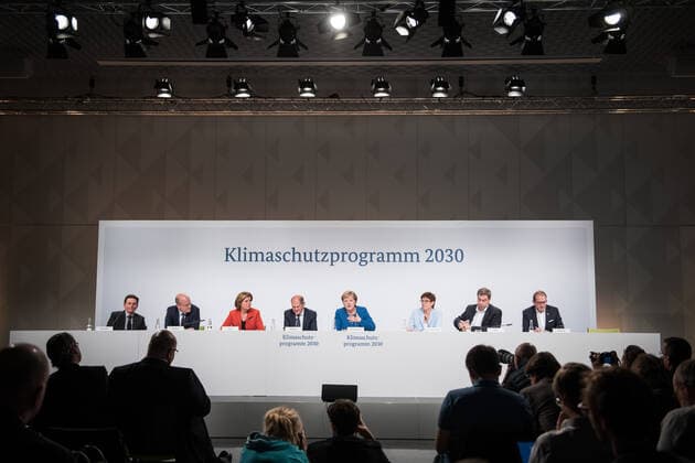 Bilder des Jahres 2019, News 09 September Rolf Mützenich, Ralph Brinkhaus, Malu Deyer, Vizekanzler und Finanzminister Olaf Scholz, Bundeskanzlerin Angela Merkel, Verteidigungsministerin Annegret Kramp-Karrenbauer, der Ministerpräsident von Bayern Markus Söder und Alexander Dobrindt am Freitag, den 20. September 2019 nach einer Sitzung des Kabinettausschuss Klimaschutz der Bundesregierung bei einer Pressekonferenz im Futuritum in Berlin zur Vorstellung der Eckpunkte zum Klimaschutzprogramm 2030. Klimaschutzprogramm 2030