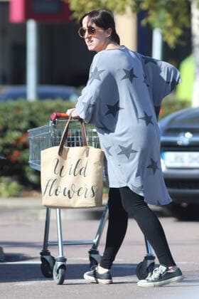 Bilder des Jahres 2019, Entertainment 09 September Entertainment Themen der Woche KW38 Entertainment Bilder des Tages English actress Natalie Cassidy seen shopping at her local supermarket in Hertfordshire, England. SEPTEMBER 20th 2019  WBPx193425