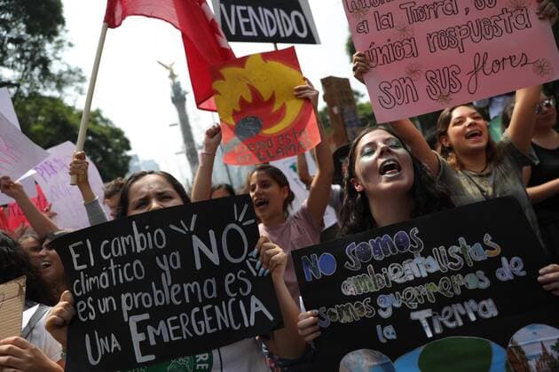 Thousands demonstrate on the occasion of the global climate strike, in Mexico City, Mexico, 20 September 2019. Millions of people around the world are participating in protests to demand concrete action on climate issues. The global climate strike is held only a few days before the UN Climate Summit, to be held in New York and attended by Fridays For Future representative activist Greta Thunberg. Global Climate Strike in Mexico City !ACHTUNG: NUR REDAKTIONELLE NUTZUNG!  Copyright: xSashenkaxGutierrezx AME9752 20190921-637046235162421337