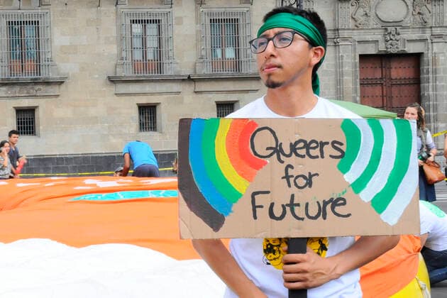 Protest Demanding Climate Change in Mexico MEXICO CITY, MEXICO - SEPTEMBER 20: Demonstrator seen during a march for Climate justice and Climate Emergency in the Global ‹Climate Strike on September 20, 2019 in Mexico City, Mexico. Hundreds of people across the world headed out to the streets to demand that world leaders, o‹ur government, and the fossil fuel industry change course immediately to avoid a climate catastrophe  Copyright: xIlianaxSuarezx EYE_0252