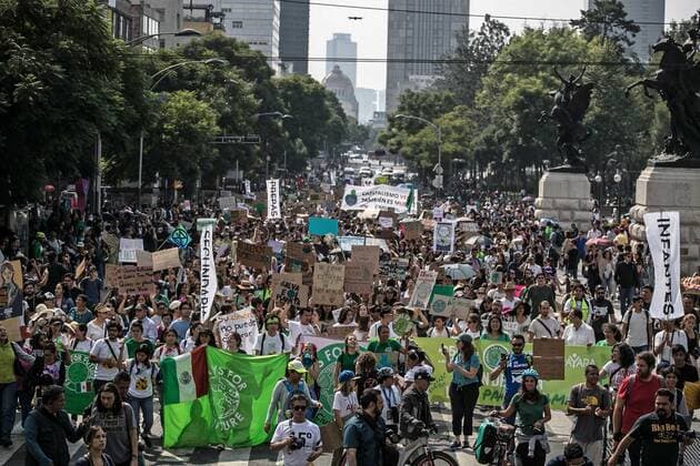 September 20, 2019 EUM20190920SOC20 JPG MEXICO CITY Protest Climate Change 20 September 2019 Aspects of the march against climate change that is part of the movement Fridays For Future Friday for the future and takes place in different parts of the Mexican Republic and in several countries In the picture the protest of the Angel of Independence to the Zocalo capitalino Photo Agen  - ZUMAu78_ 20190920_zaf_u78_048 Copyright: xElxUniversalx