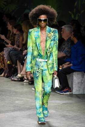 Mailand Fashion Week - Versace Modenschau Milan Fashion Week, Women Spring Summer 2020. Milan, Women s Fashion, Spring Summer 2020.Versace catwalk Pictured: model  Copyright: xSimonaxChiocciax xIPAx xFotosickix
