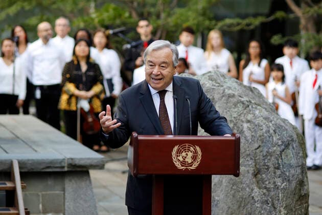 New York, UN-Generalsektretär Guterres leutet Friedensglocke (190921) -- UNITED NATIONS, Sept. 21, 2019 -- United Nations Secretary-General Antonio Guterres addresses a ceremony to mark World Peace Day, observed every year on Sept. 21, at the UN headquarters in New York, Sept. 20, 2019. UN Secretary-General Antonio Guterres on Friday highlighted the negative impact of climate change on world peace. ) UN-SECURITY COUNCIL-CLIMATE CHANGE LixMuzi 