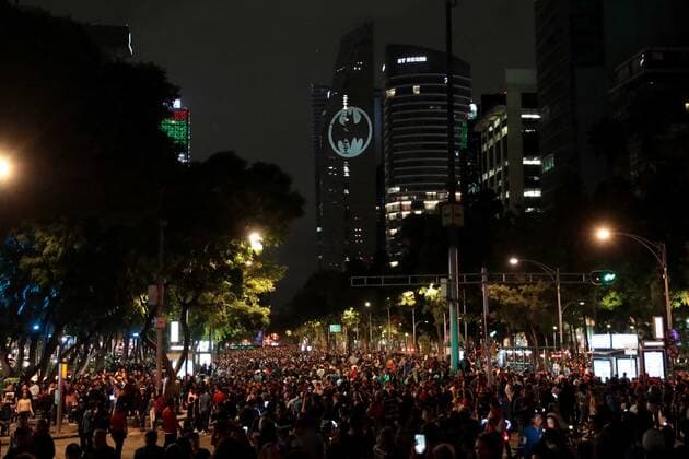 September 21, 2019 EUM20190921ESP10 JPG MEXICO CITY Batman DayDia de Batman Batisenal August 21, 2019 Aspects of the Batisenal projected in the Reform Tower on the Reform Promenade by the Batman Day Photo Agency EL UNIVERSALJuan BoitesEELG  - ZUMAu78_ 20190921_zaf_u78_076 Copyright: xElxUniversalx