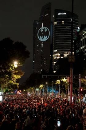 September 21, 2019 EUM20190921ESP09 JPG MEXICO CITY Batman DayDia de Batman Batisenal August 21, 2019 Aspects of the Batisenal projected in the Reform Tower on the Reform Promenade by the Batman Day Photo Agency EL UNIVERSALJuan BoitesEELG  - ZUMAu78_ 20190921_zaf_u78_077 Copyright: xElxUniversalx