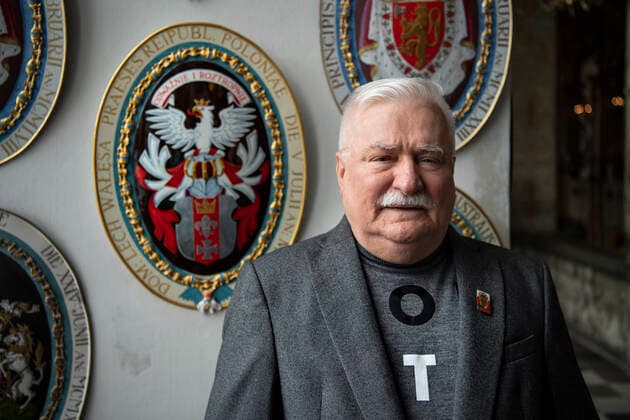 Lech Walesa, former President in Poland and founder og the free Polish union SolidarnoÅ›Ä‡ arrives at Frederiksborg Castle where his family coat of arms is presentet and placed in the castle church. The family coat of arms is made for all recipients og the Danish Order of the Elephant that he received in 1993. Foto: Lars Moeller 
