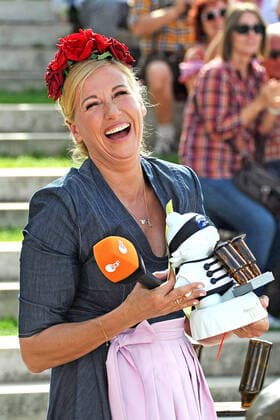 Bilder des Jahres 2019, Entertainment 09 September Entertainment Themen der Woche KW38 Entertainment Bilder des Tages ZDF - Fernsehgarten. Moderatorin Andrea Kiwi Kiewel während der ZDF - Unterhaltungsshow Fernsehgarten am 22.09.2019 in Mainz. 20190922MWI3751 *** ZDF Fernsehgarten presenter Andrea Kiwi Kiewel during the ZDF entertainment show Fernsehgarten on 22 09 2019 in Mainz 20190922MWI3751