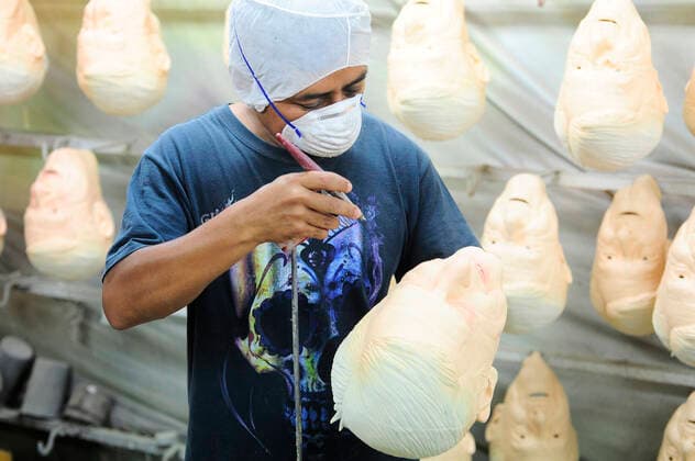 Mexico s President Andres Manuel Lopez Obrador mask manufacturing CUERNAVACA, MEXICO - SEPTEMBER 23: REV factory s Employees are seen painting latex masks of Mexico s President Andres Manuel Lopez Obrador on September, 2019 in Cuernavaca, Mexico. REV group is the Mexico s most important factory of Halloween masks and accessories with most of 50 years of experience REV products are exported in the United States, Europe, South America  Copyright: xCarlosxTischlerx EYE_34815