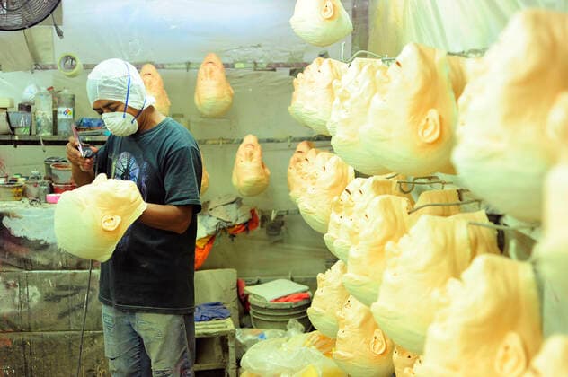 Mexico s President Andres Manuel Lopez Obrador mask manufacturing CUERNAVACA, MEXICO - SEPTEMBER 23: REV factory s Employees are seen painting latex masks of Mexico s President Andres Manuel Lopez Obrador on September, 2019 in Cuernavaca, Mexico. REV group is the Mexico s most important factory of Halloween masks and accessories with most of 50 years of experience REV products are exported in the United States, Europe, South America  Copyright: xCarlosxTischlerx EYE_34816