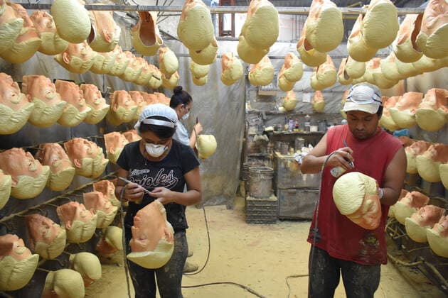 US President President Donald Trump latex mask manufacturing CUERNAVACA, MEXICO - SEPTEMBER 23: woman worker of the REV Factory is seen painting masks of U.S president Donald Trump, to be sold in stores around the world, on September 23, 2019 In Cuernavaca, Mexico  Copyright: xCarlosxTischlerx EYE_05335