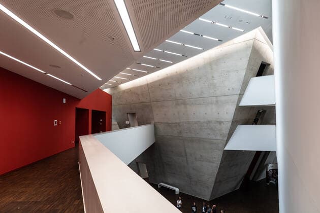 Moderne Innenarchitektur von Daniel Libeskind, Universität Lüneburg *** Modern interior design by Daniel Libeskind, University of Lüneburg  1074703382