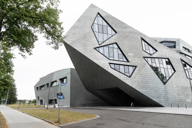 Moderne Architektur von Daniel Libeskind, Universität Lüneburg *** Modern Architecture by Daniel Libeskind, University of Lüneburg  1074703342