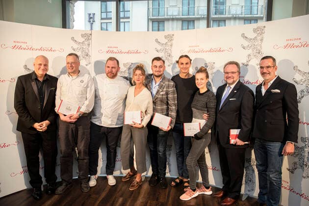 Winners and jurors pose for a picture after the announcement of the Berliner Meisterkoeche 2019 in Berlin on 24 September 2019 Berliner Meisterkoche 2019 Bjoern Swanson of Golvet 3L Berliner Meisterkoeche 2019