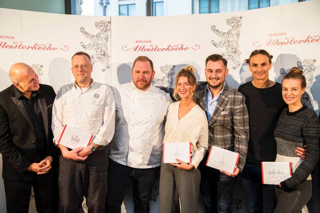Winners and jurors pose for a picture after the announcement of the Berliner Meisterkoeche 2019 in Berlin on 24 September 2019 Berliner Meisterkoche 2019 Bjoern Swanson of Golvet C Berliner Meisterkoeche 2019