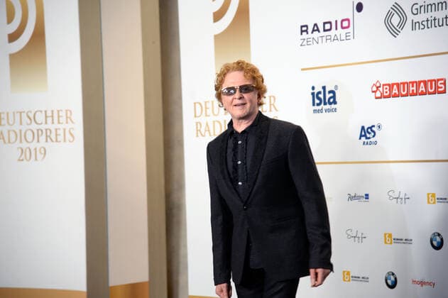 Mick Hucknall, frontman of the group Simply Red, guest at the award ceremony of the 10 German Radio Prize on 25 09 2019 The German Radio Prize was awarded at the Elbphilharmonie in Hamburg at the award ceremony of the German Radio Prize 2019 on 25 09 2019 The award ceremony took place at the Hamburg Elbphilharmonie in Hamburg, Hamburg Hafen Hamburg Deutschland
