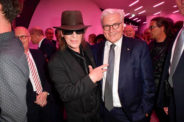 Bilder des Jahres 2019, Entertainment 09 September Entertainment Themen der Woche KW39 Udo Lindenberg und Frank-Walter Steinmeier bei der Verleihung des Deutschen Radiopreises 2019 in der Elbphilharmonie. Hamburg, 25.09.2019 *** Udo Lindenberg and Frank Walter Steinmeier at the presentation of the German Radio Prize 2019 in the Elbphilharmonie Hamburg, 25 09 2019 Foto:xF.xKernx xFuturexImage