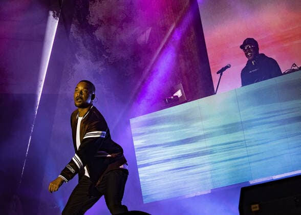 Bilder des Jahres 2019, Entertainment 09 September Entertainment Themen der Woche KW39 September 25, 2019, Budapest, Hungary: Will Smith celebrated his 51st birthday on Wednesday by reuniting with DJ Jazzy Jeff for a concert in Budapest, Hungary..The pair took over a stage in front of St. StephenÃ¢â‚¬â ¢s Basilica and performed hits like Summertime, Miami, and the Fresh Prince Of Bel Air theme song for a huge crowd that included SmithÃ¢â‚¬â ¢s wife Jada Pinkett-Smith and Avengers star Anthony Mackie. Budapest Hungary - ZUMAg203 20190925_zak_g203_104 Copyright: xArmandoxGallox