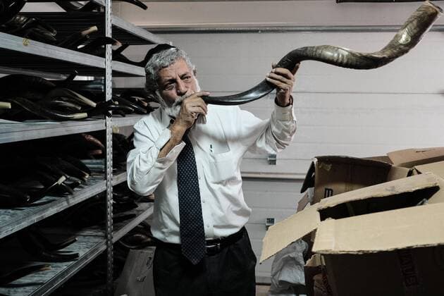 September 26, 2019, Givat Zeev, Israel: YEHIEL RATSABI, 74, blows a shofar, an ancient musical horn made of a ram s horn and used for Jewish religious purposes, at the Jerusalem Shofars workshop. The workshop now works at full capacity to meet peaking demand ahead of Rosh Hashanah, the Jewish New Year, and Yom Kippur. Givat Zeev Israel - ZUMAa126 20190926_zap_a126_001 Copyright: xNirxAlonx
