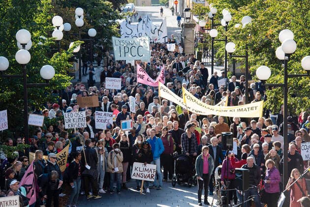 Climate demonstrators in Umea, Sweden, on Sept 27, 2019 In Sweden, manifestations and strikes are held in over 100 locations organized by Greta Thunberg s Fridays for future movement Umea Sweden x10470x,  Copyright: xErikxAbel TTx SWEDEN GLOBAL STRIKE FOR CLIMATE