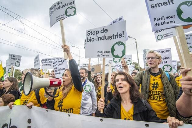 Netherlands: Walk for climate at The Hague, DEN HAAG, 27-09-2019, Walk for climate at The Hague. Member of parlement Marianne Thieme and member of parlement Esther Ouwehand. (Photo by Pro Shots Sipa USA) NO ARCHIVING, EDITORIAL USE ONLY, NO USE IN BOOKS WITHOUT CONSENT Den Haag Netherlands  Copyright: xProxShotsxPhotoxAgencyx 42838726st
