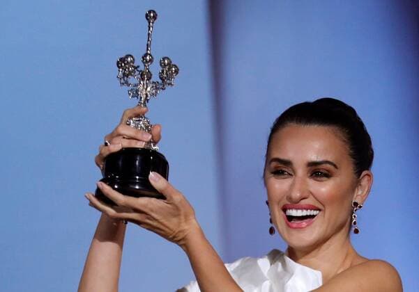 Actress Penelope Cruz receives the Donostia Award during the 67th edition of the San Sebastian International Film Festival (SSIFF) in San Sebastian, northern Spain, 27 September 2019. 67th San Sebastian Film Festival !ACHTUNG: NUR REDAKTIONELLE NUTZUNG!  Copyright: xJuanxHerrerox GRAF231 20190928-637052280051297897