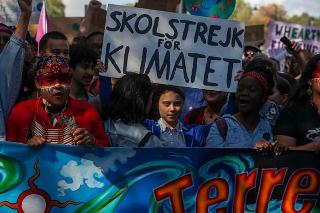 September 27, 2019 - Montreal, Quebec, Canada - Swedish climate activist GRETA THUNBERG joins the climate strike protest in Montreal marching along with young activists and their supporters. Hundreds of thousands of people marched along the streets of Downtown Montreal Friday afternoon demanding real action on climate change. Montreal Canada - ZUMAm182 20190927_int_m182_003 Copyright: xCristianxMijeax