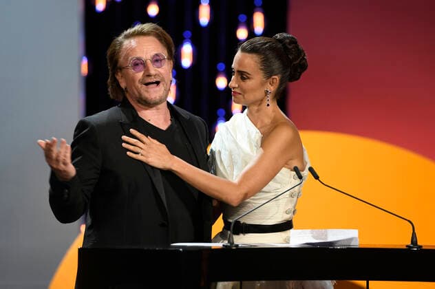 Penelope Cruz with Bono at the Donostia Awards Ceremony for her lifes work at the 67th International Film Festival San Sebastian Festival Internacional de Cine de San Sebastian at the Theater Victoria Eugenia San Sebastian, 27 09 2019 Foto:xC.xNiehausx xFuturexImage