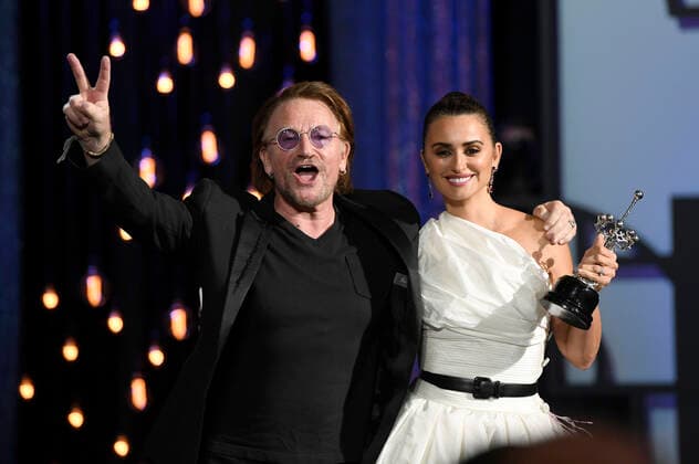 Penelope Cruz with Bono at the Donostia Awards Ceremony for her lifes work at the 67th International Film Festival San Sebastian Festival Internacional de Cine de San Sebastian at the Theater Victoria Eugenia San Sebastian, 27 09 2019 Foto:xC.xNiehausx xFuturexImage